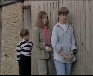 The children go out to see Bond