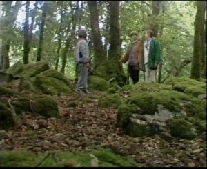 The children look for Bond