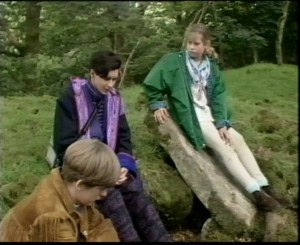 Dora hates physics and wants simple explanations