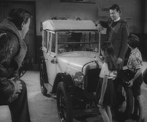 Dicey gives HAL 5 to the Vicar and the children