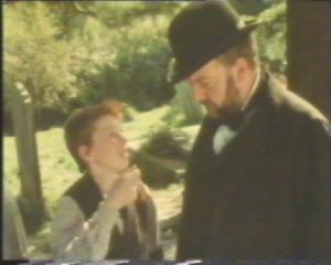 Barnacle shows Tom the locket