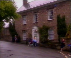 Catrin is going for music lesson at Mrs. Olivers