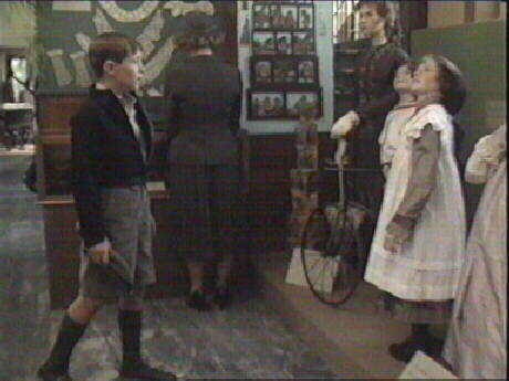 Tom and Aunt Gwen go to a museum